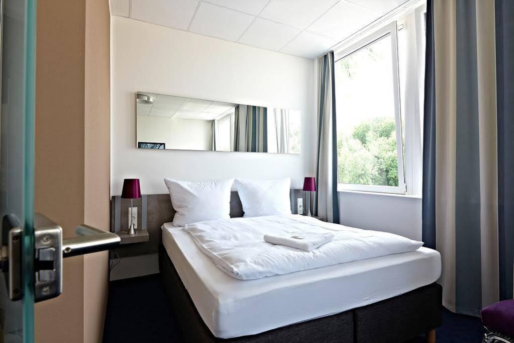 Road House Hotel พาเดอร์บอร์น ภายนอก รูปภาพ