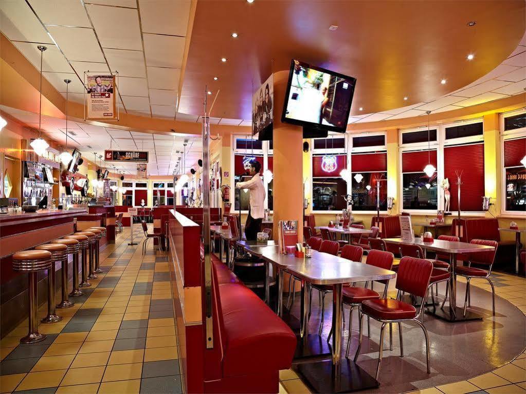 Road House Hotel พาเดอร์บอร์น ภายนอก รูปภาพ
