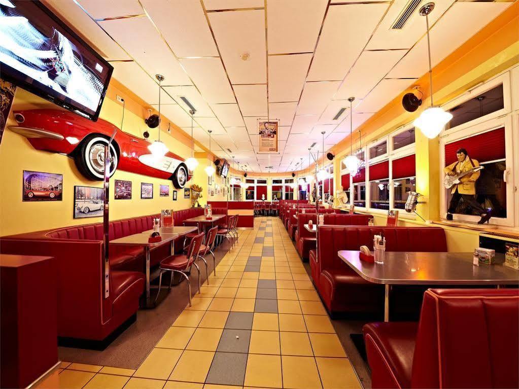 Road House Hotel พาเดอร์บอร์น ภายนอก รูปภาพ