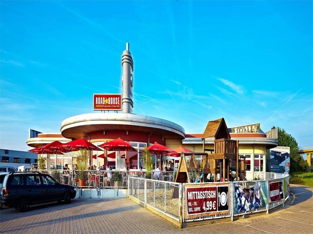 Road House Hotel พาเดอร์บอร์น ภายนอก รูปภาพ