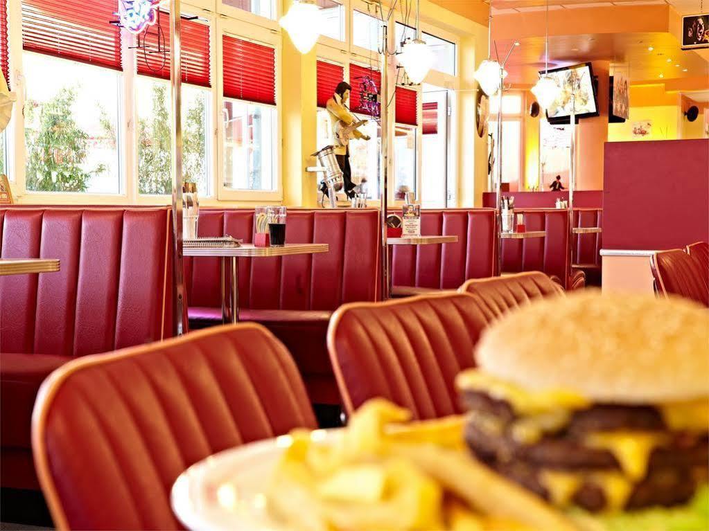Road House Hotel พาเดอร์บอร์น ภายนอก รูปภาพ