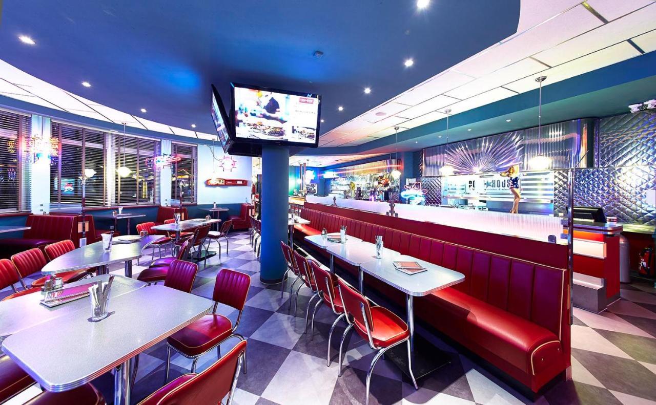 Road House Hotel พาเดอร์บอร์น ภายนอก รูปภาพ